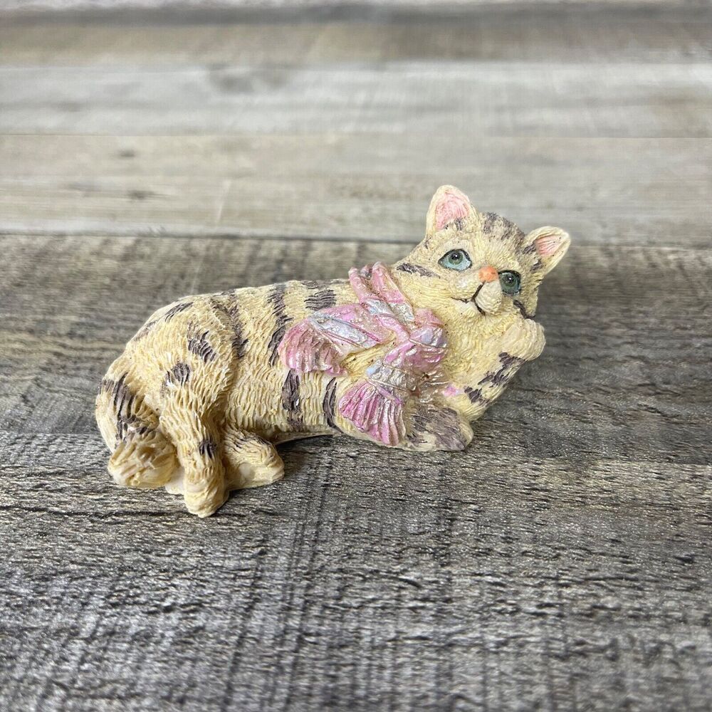 Vintage 1998 Ceramic World Tiger Striped Cat On It's Side Pink Bow